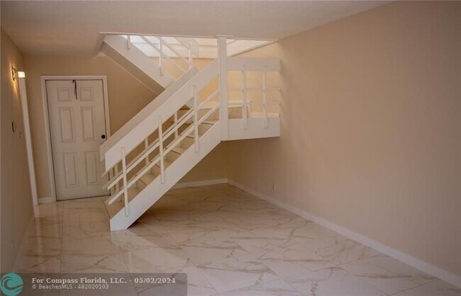 Building Photo - 316 Sunshine Dr