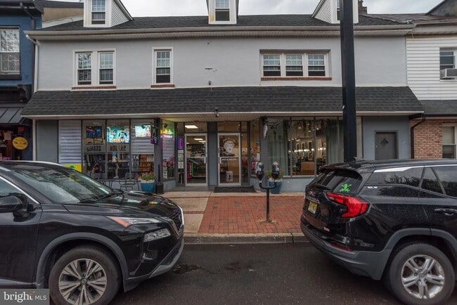 Building Photo - 123 Mill St
