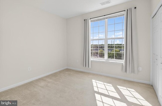 Building Photo - 1447 Sierra Dr