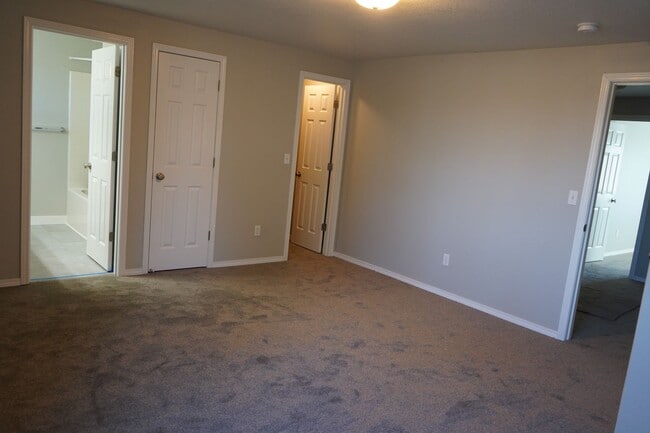 Building Photo - 10513 NE 63rd St