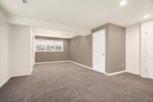 Building Photo - 326 Moss Rock Way