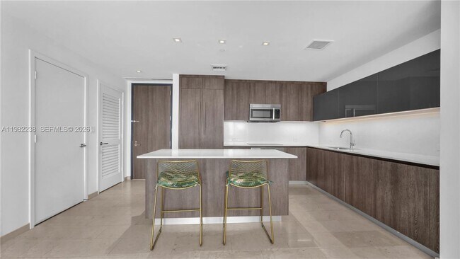 Building Photo - 88 SW 7th St