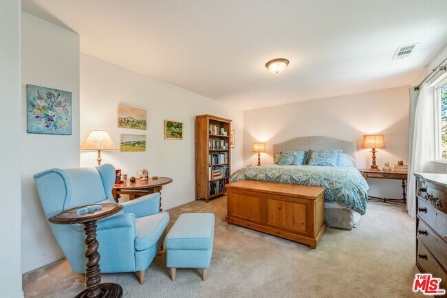Building Photo - 7466 Louise Ave