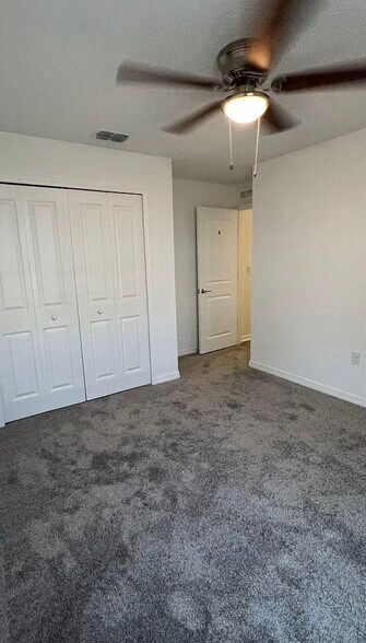 Building Photo - 409 Three Oaks Dr