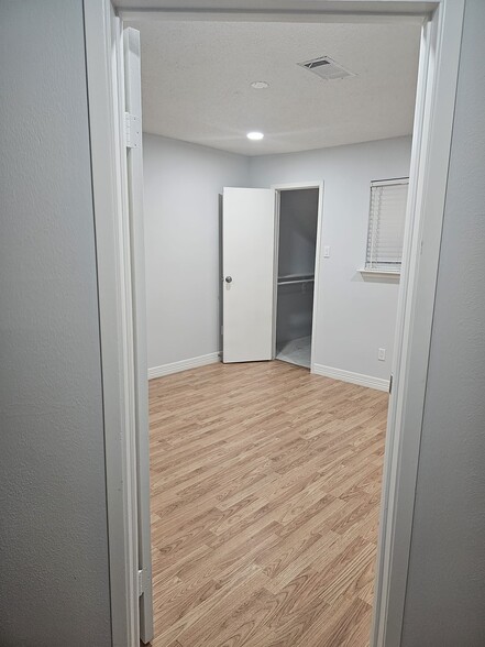 Building Photo - 6601 Sands Point Dr