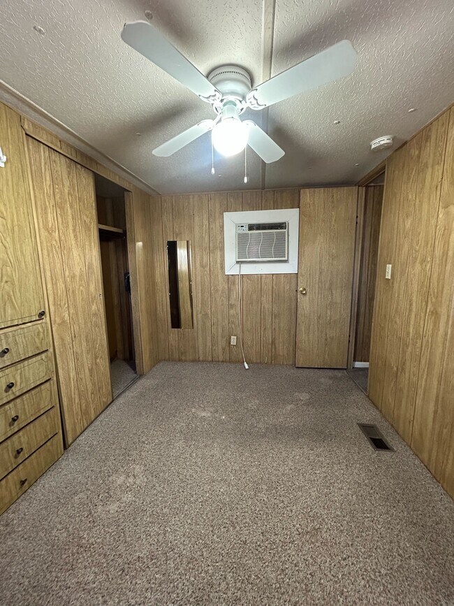 Building Photo - 3601 E Wyoming Ave