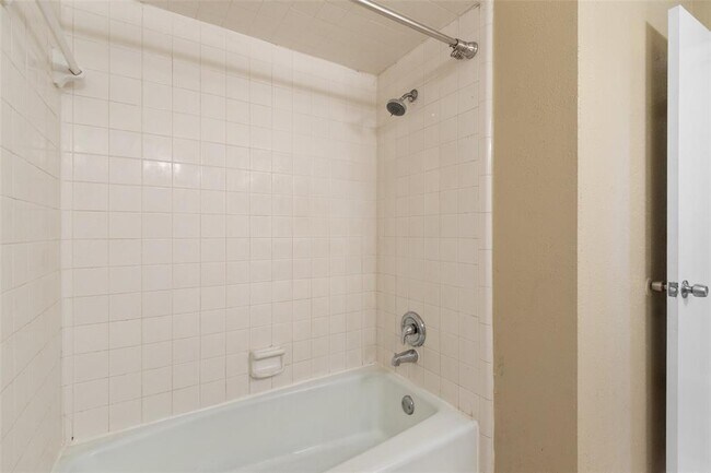 Building Photo - 25710 Pepper Ridge Ln