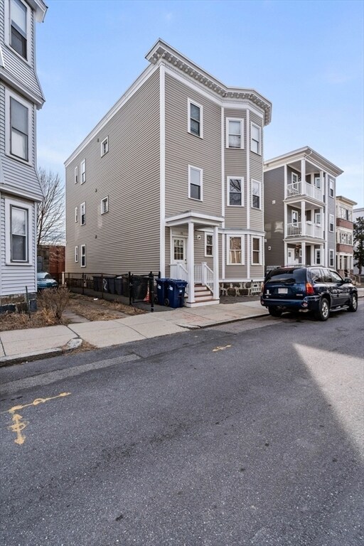 Building Photo - 93 Sydney St