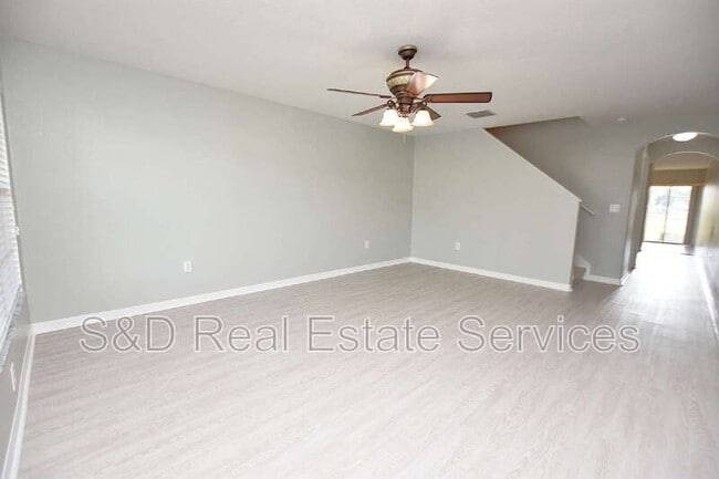 Building Photo - 515 Sandstone St