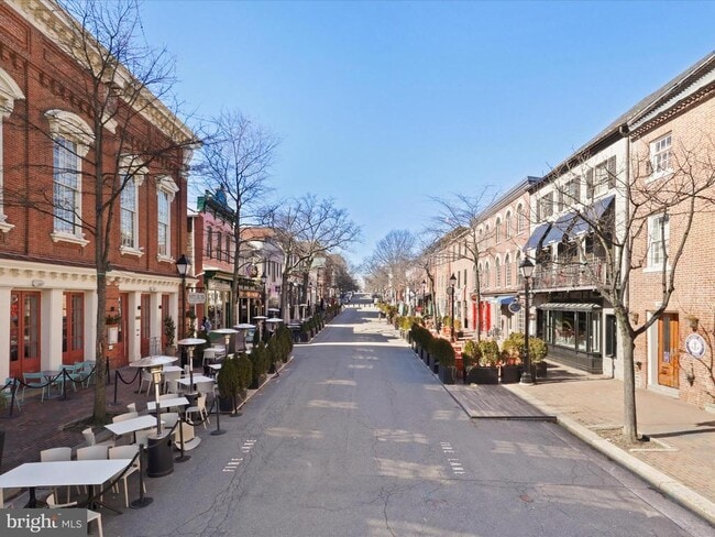 Building Photo - 811 Gibbon St