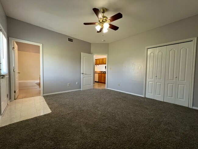 Building Photo - AFFORDABLE ISLAND LIVING!