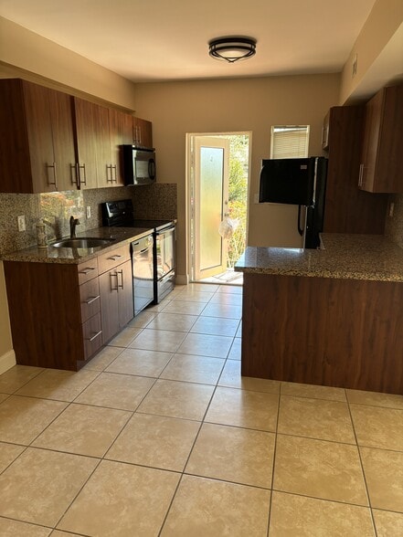 Kitchen - 1345 NE 105th St