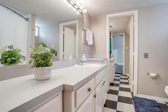 Building Photo - 3140 Rogers Ave