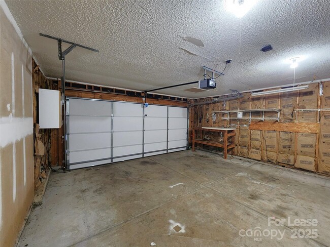 Building Photo - 6830 Babbling Brook Ln