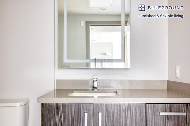 Building Photo - 5100 Wilshire Blvd