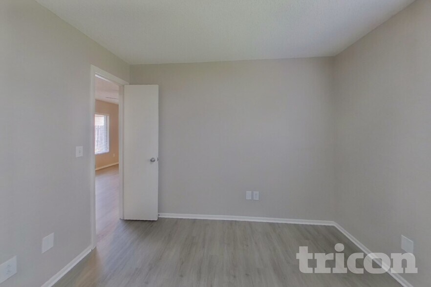 Building Photo - 11415 Cardiff Dr