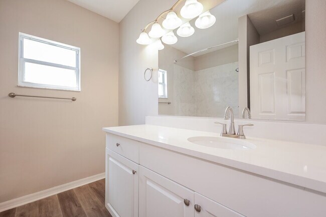 Building Photo - 829 Albi Ct