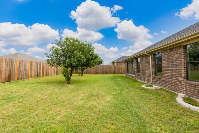 Building Photo - 2405 Coy Dr