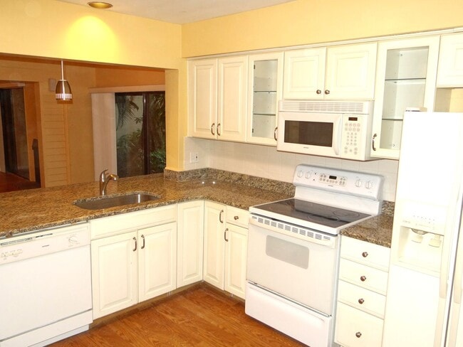 Building Photo - 2bed / 2ba condo - Price Reduced