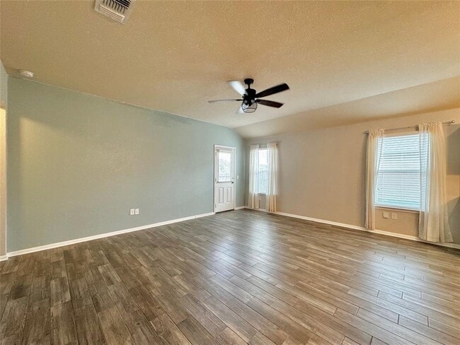 Building Photo - 715 Luna Vista Dr