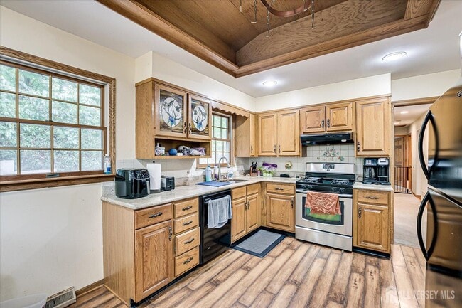 Building Photo - 23 Cardownie St