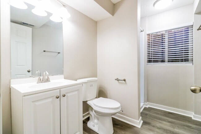 Building Photo - 6166 Eagle Nest Dr