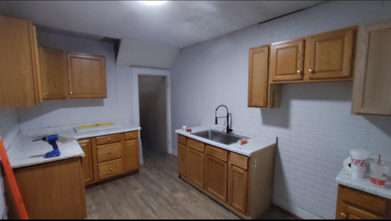 Building Photo - 619 S Webster St