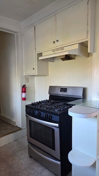 Stove - 2440 12th Ave