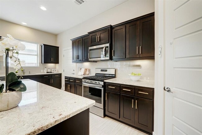 Building Photo - 1603 Arcilla St