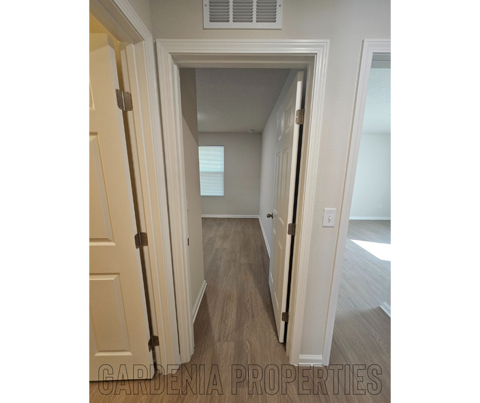 Building Photo - 1115 E 5th St