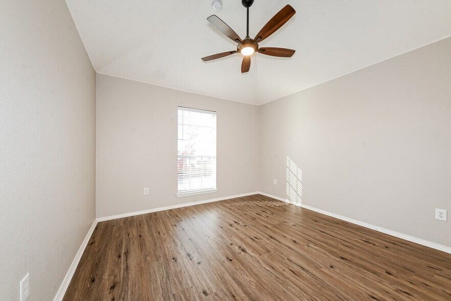 Building Photo - 908 Matthew Ln