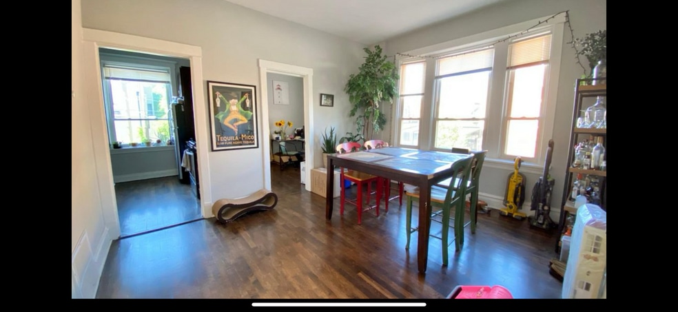 Building Photo - 2100 W Division St