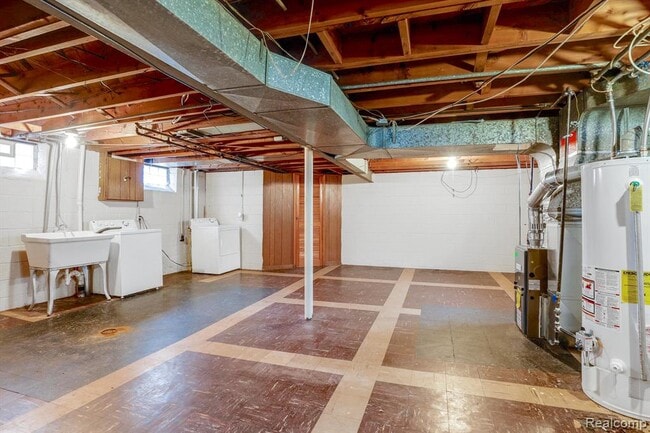 Building Photo - 22780 Courtland Ave