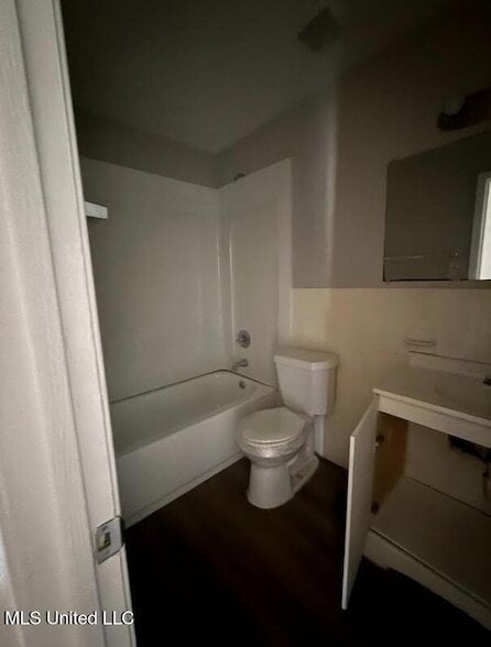 Primary Photo - 601 W Hill Dr