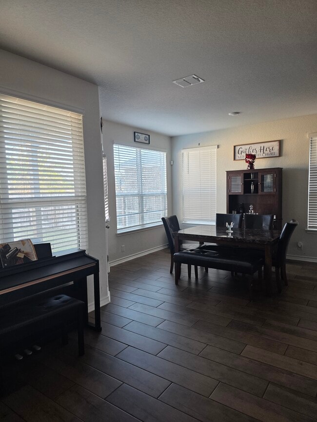 Building Photo - 13811 Newman Stage