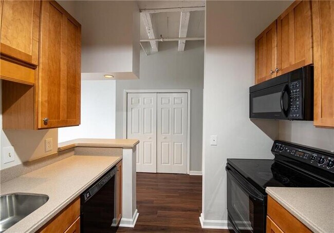 Building Photo - 32 Peachtree St NW