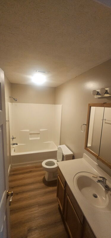 Building Photo - 300 N Ferne Clyffe Rd