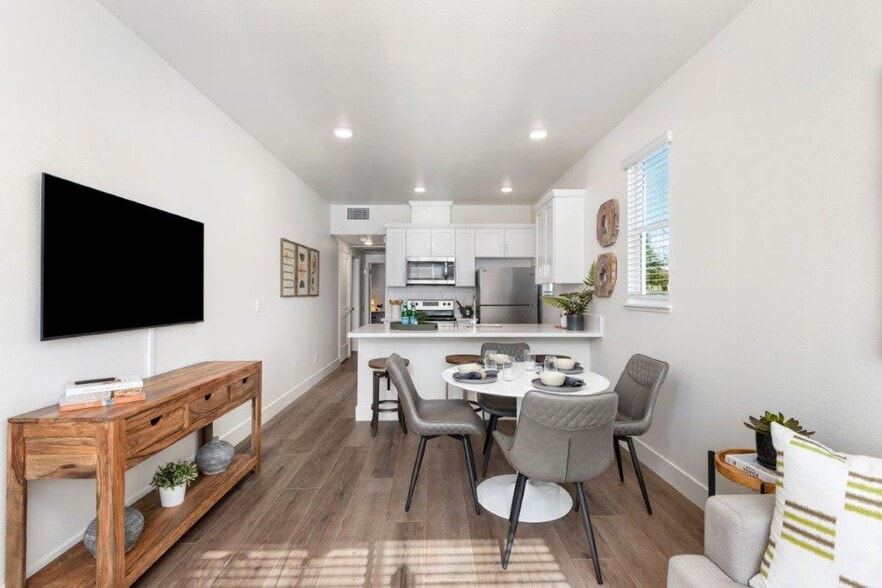 Building Photo - Colgan Creek