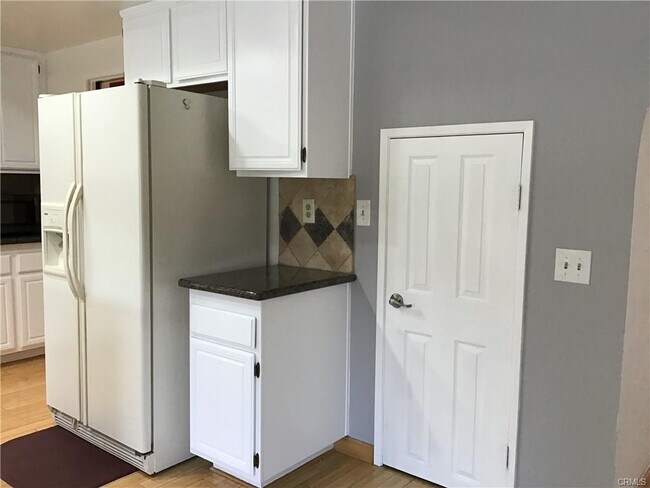 Hidey hole pantry - 20111 Cavern Ct