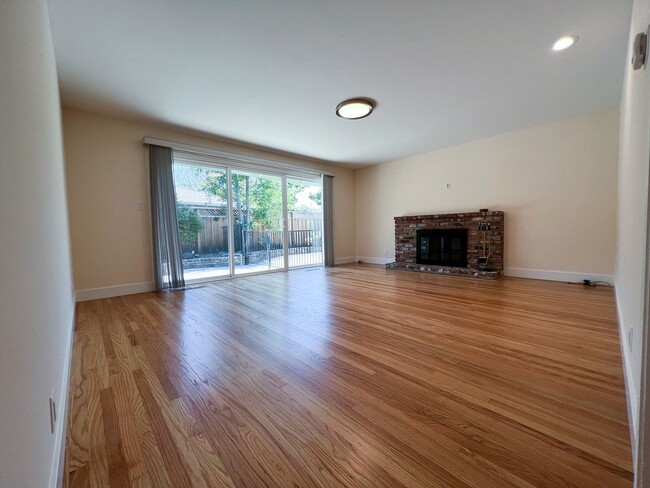Building Photo - Renovated Sunnyvale House with Swimming Po...