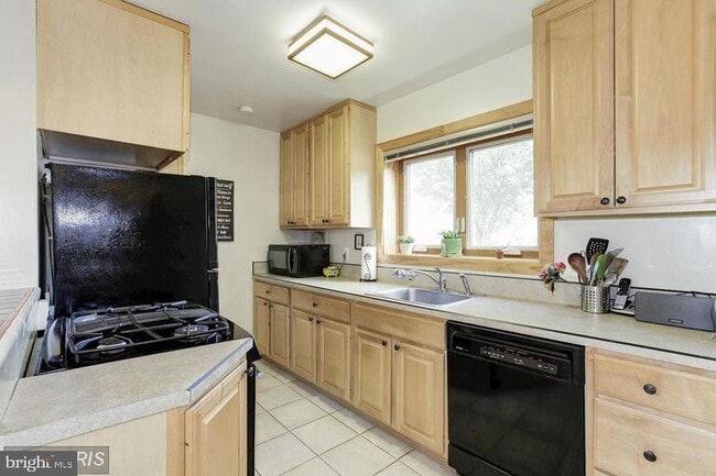 Building Photo - 5320 Pooks Hill Rd