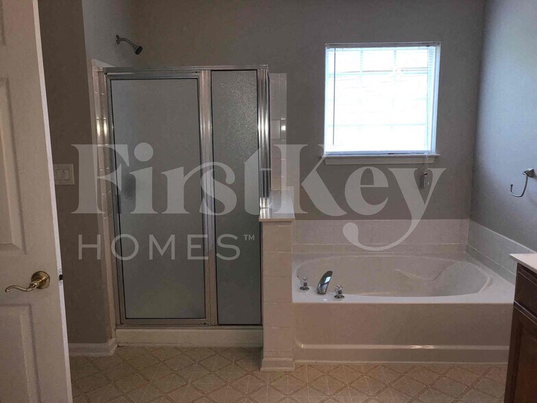 Building Photo - 3955 Medlock Pk Dr