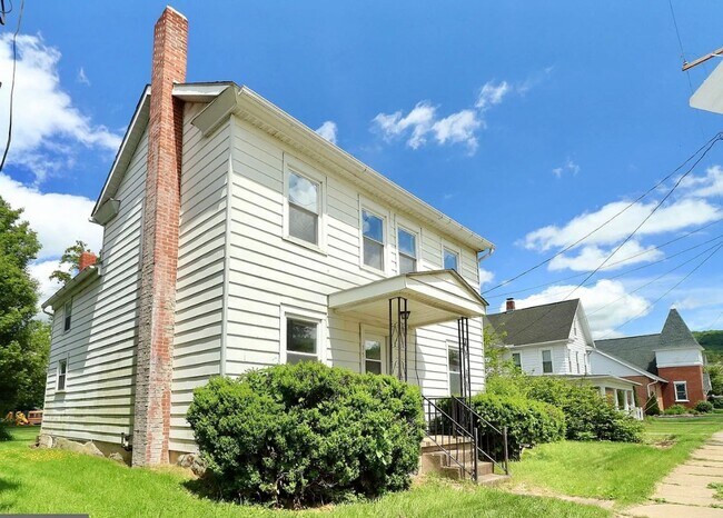 Building Photo - Charming 3-Bedroom Home with Office in How...
