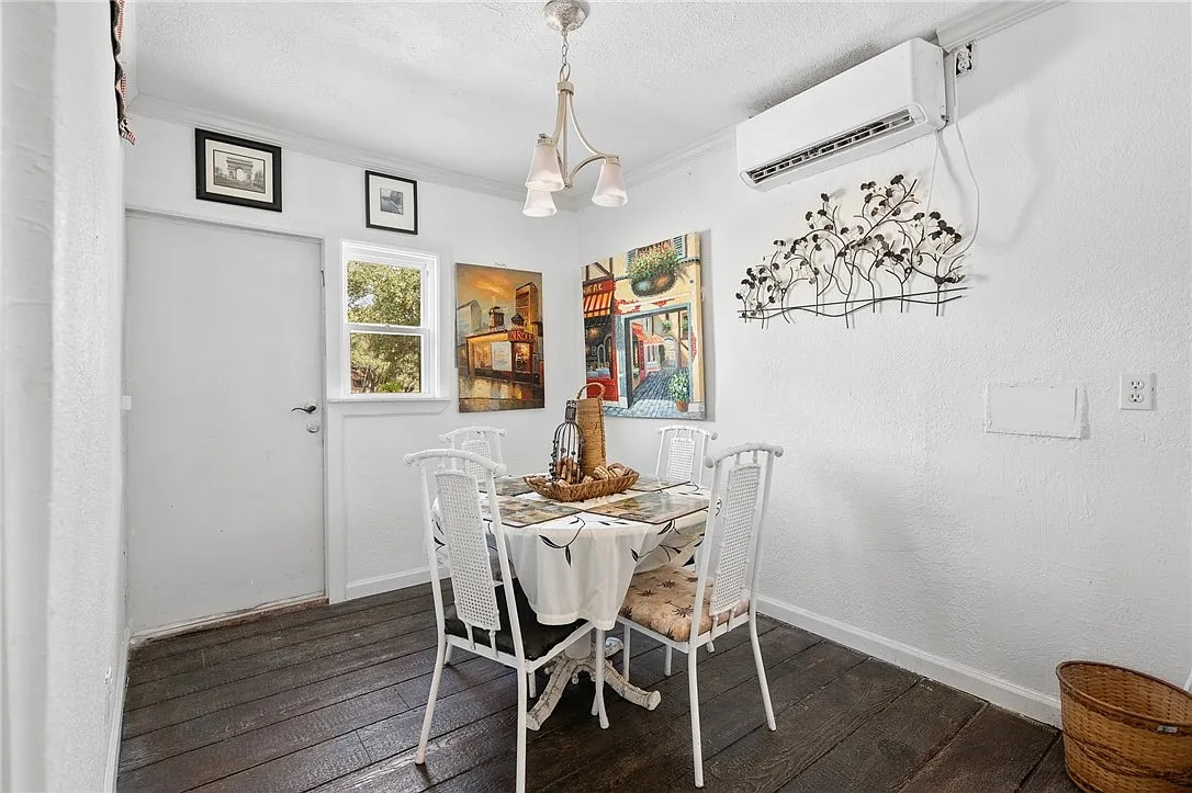 firstfloor dinning - 120 Retama Ln