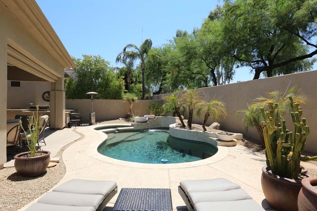 Building Photo - 7371 E Vaquero Dr