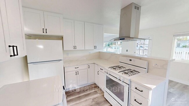 Building Photo - 286 Costa Mesa St