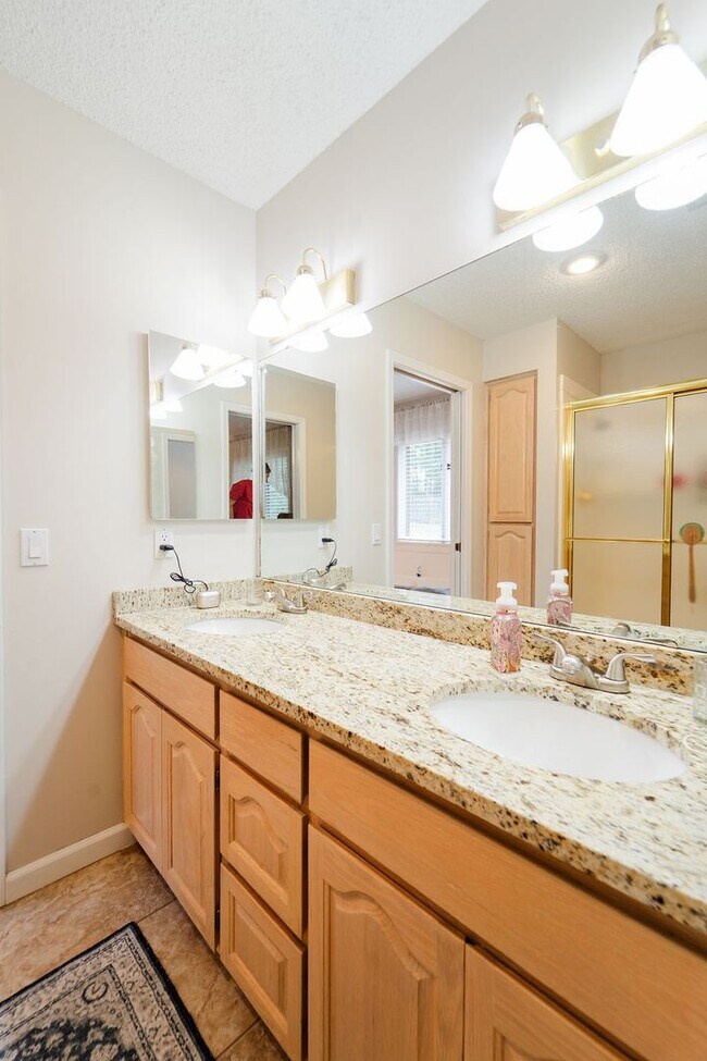 Building Photo - 3 Bed, 2 bath, in Hot Springs Village