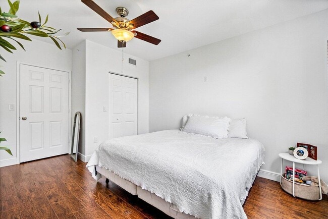 Building Photo - 720 S Sapodilla Ave