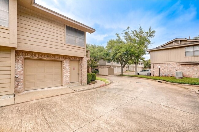 Building Photo - 2711 Grants Lake Blvd