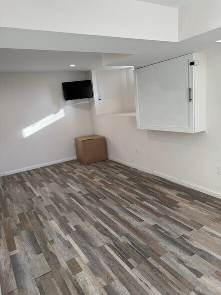 Building Photo - 89 Monroe St